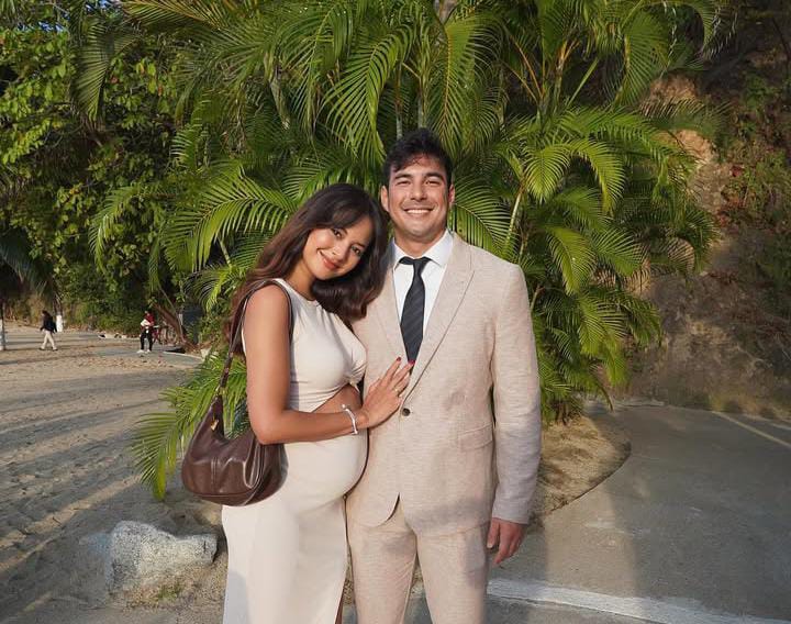 Aktris Aurelie Moeremans bersama dengan Suaminya Tyler bigenho