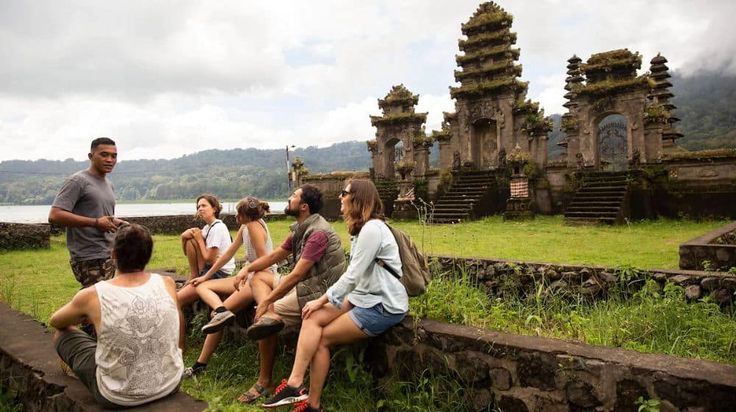 Ilustrasi Wisatawan turis ke Bali