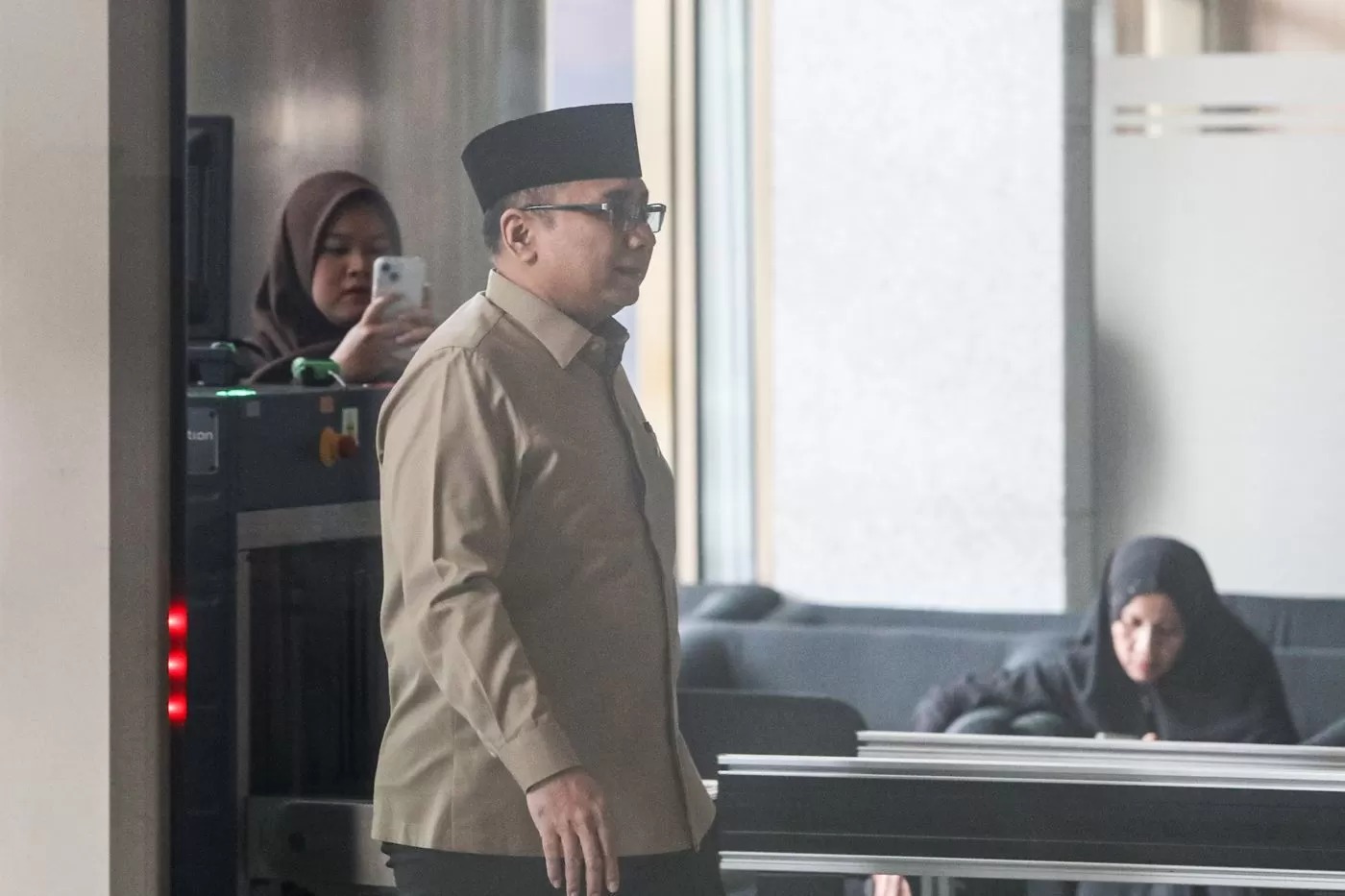 Mantan Menteri Agama Yaqut Cholil Qoumas jadi tersangka kasus dugaan korupsi kuota haji 2024.