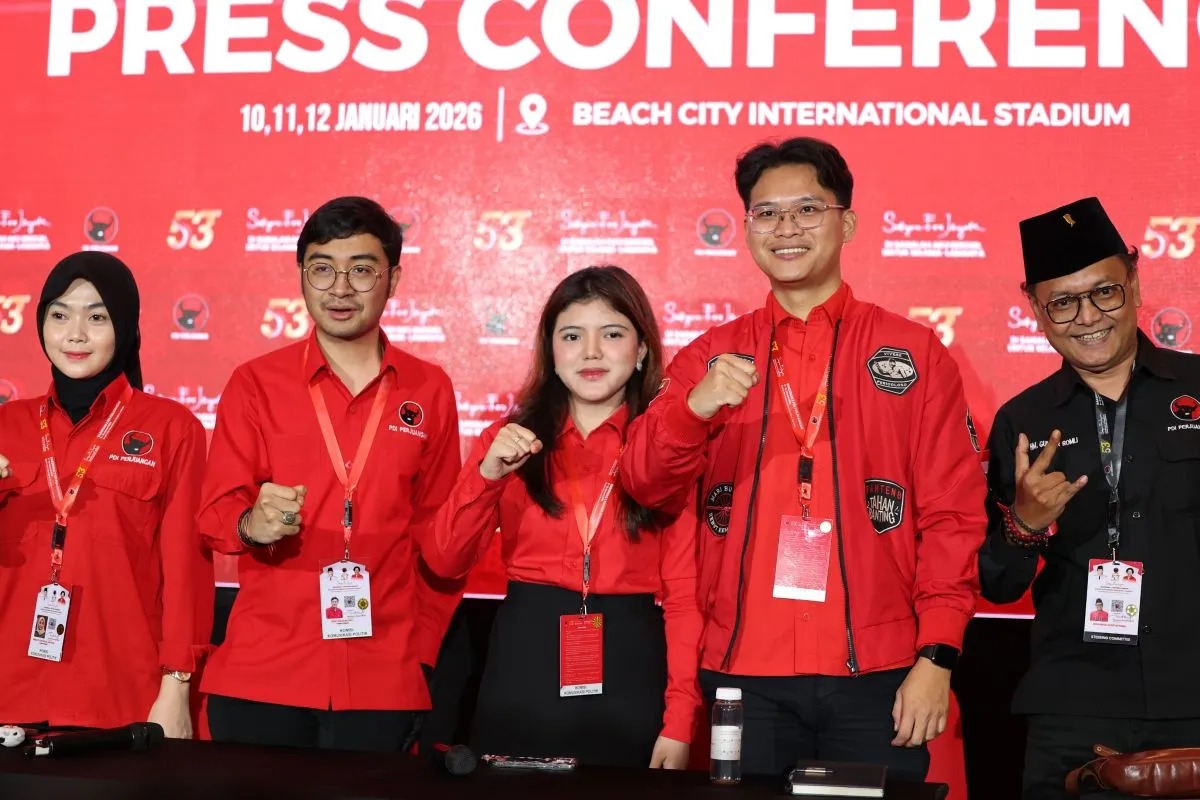 Politikus muda PDIP berfoto bersama saat Rakernas I 2025 PDIP di Ancol