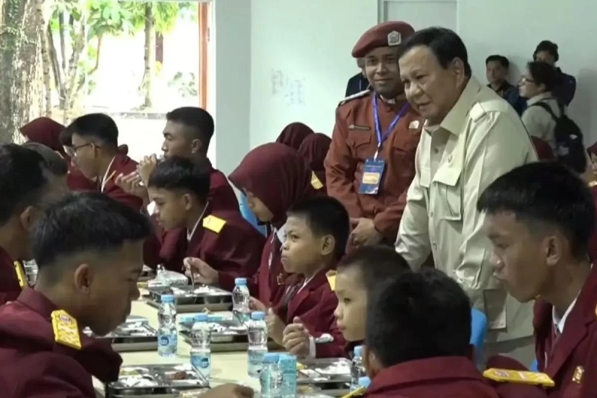 Presiden Prabowo Subianto meluncurkan operasional 166 Sekolah Rakyat