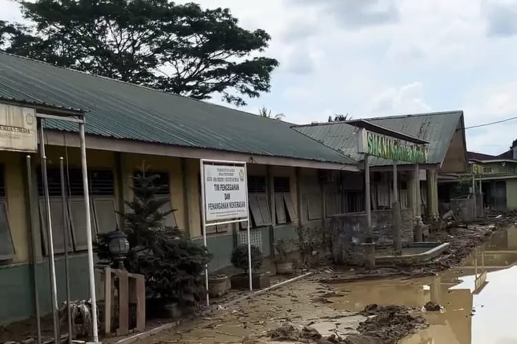 Sekolah yang terdampak banjir bandang