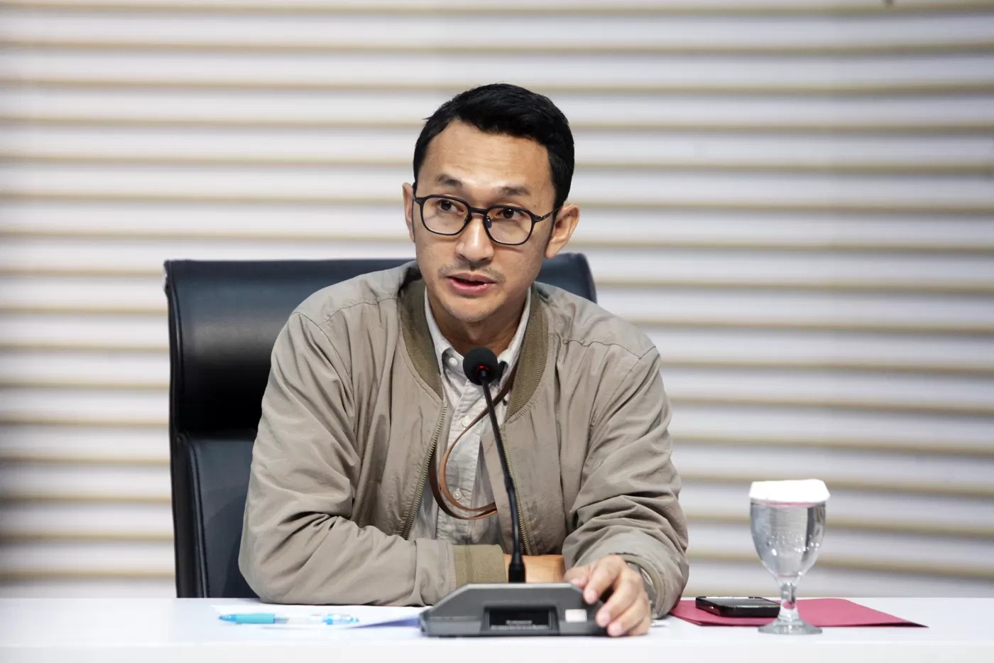 KPK menggeledah Direktorat Peraturan Perpajakan dan Ekstensifikasi DJP Kemenkeu terkait suap pengaturan pajak.