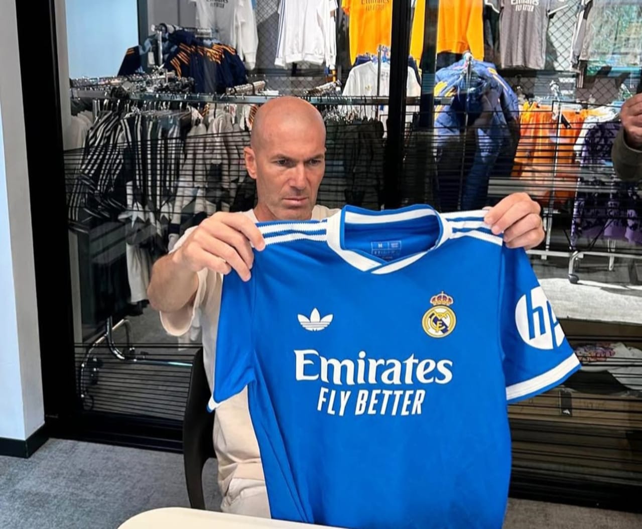 Rumor kuat berpihak pada Zinedine Zidane sebagai pelatih baru Real Madrid