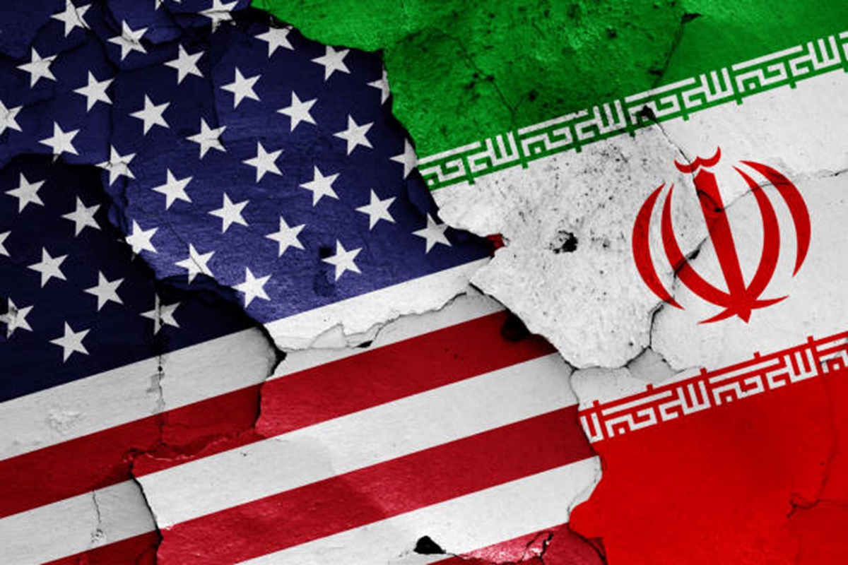 Ilustrasi bendera AS dan Iran
