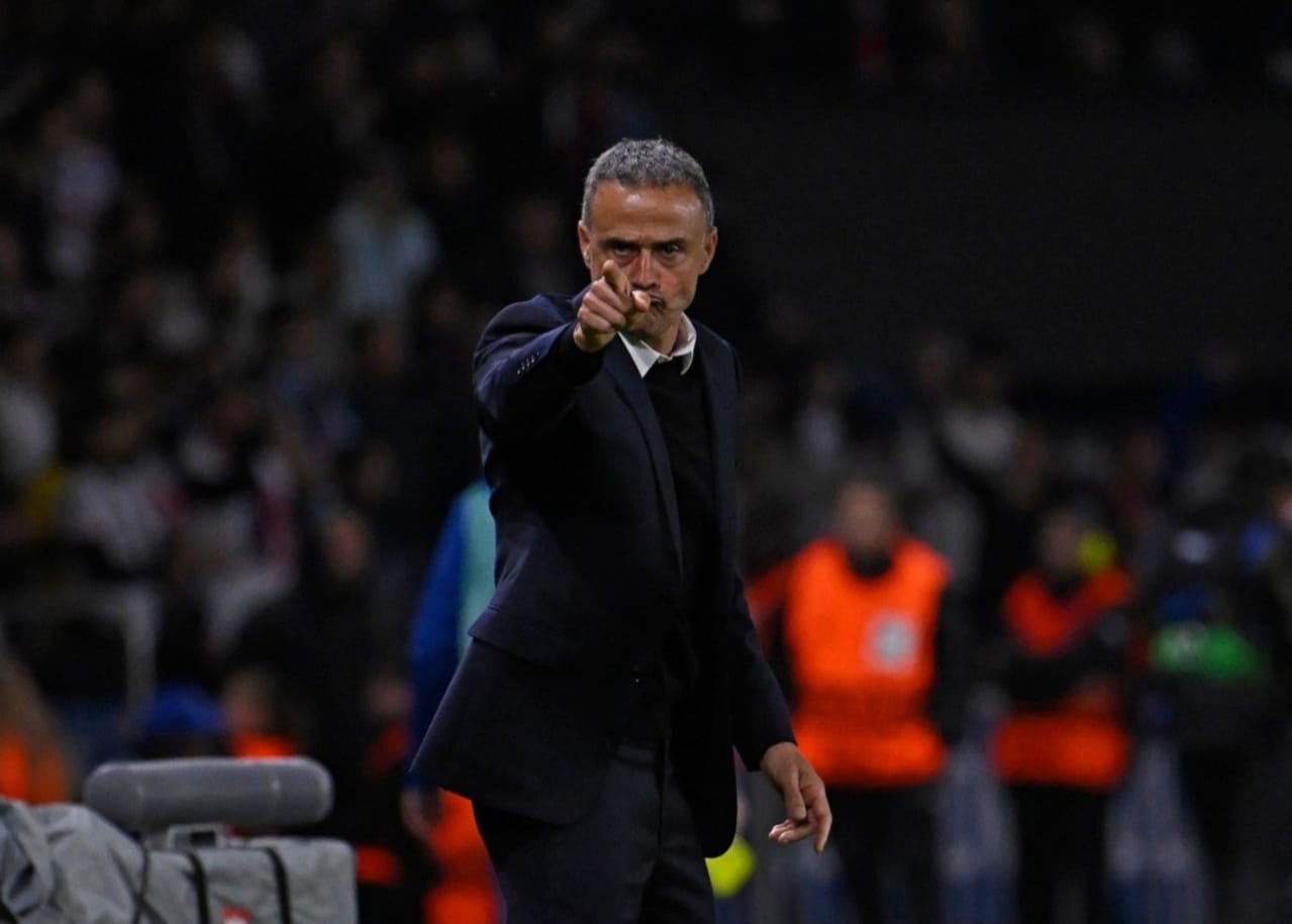 Luis Enrique hampir saja menjadi juru taktik Chelsea meski pada akhirnya dia memilih PSG