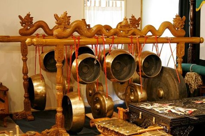 Ilustrasi set gamelan.