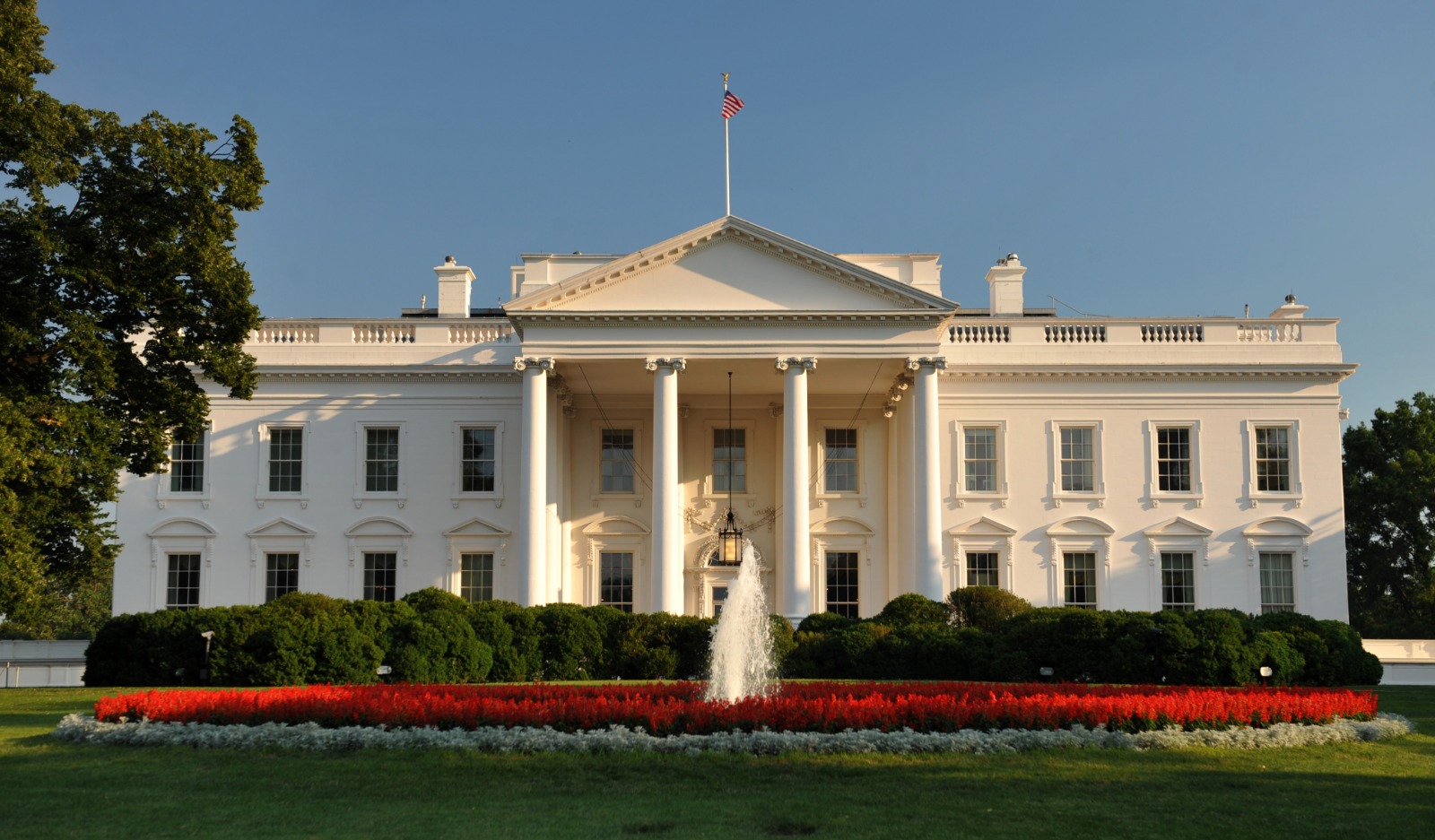 Ilustrasi gedung putih di Washington DC.
