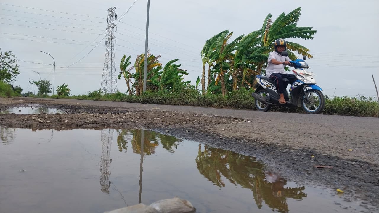 Kerusakan jalan Merakurak &ndash; Jenu tahun ini perlu mendapat atensi khusus.