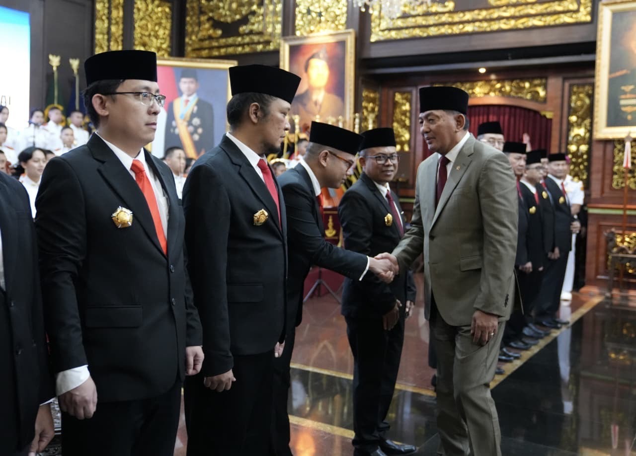 Menteri Pertahanan Sjafrie Sjamsoeddin melantik tenaga ahli Dewan Pertahanan Nasional