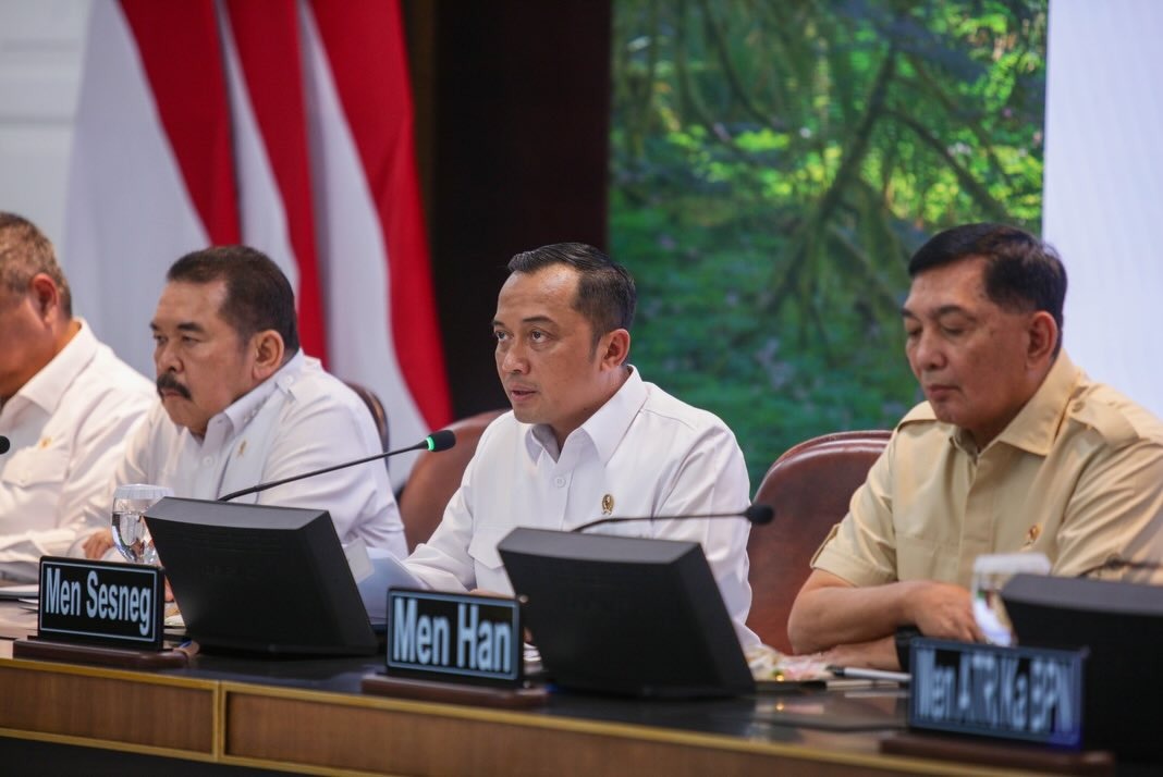 Mensesneg, Prasetyo Hadi ketika memberikan keterangan