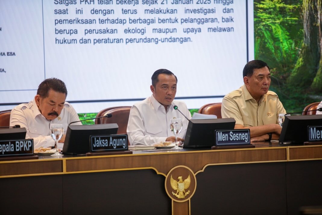 Mensesneg Prasetyo Hadi memberikan keterangan terkait pencabutan izin usaha perhutanan