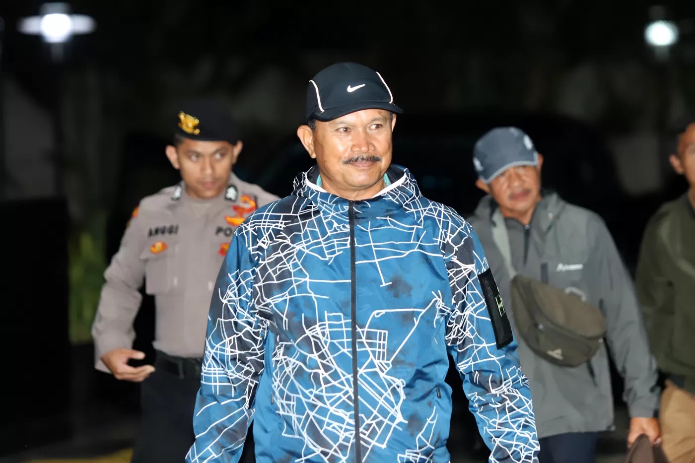 Wali Kota Madiun Maidi dikawal petugas setibanya di Gedung Merah Putih KPK usai terjaring OTT