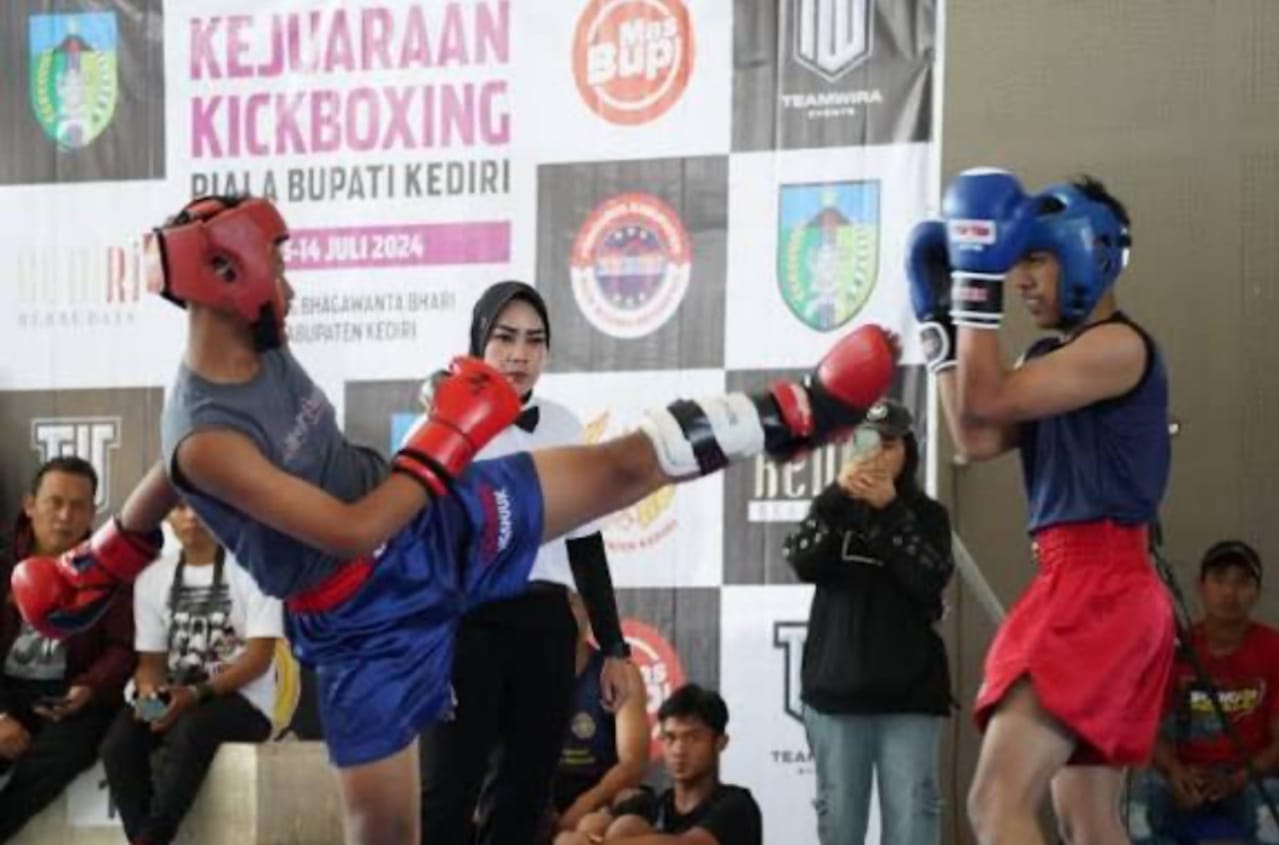 Ilustrasi kegiatan kick boxing.