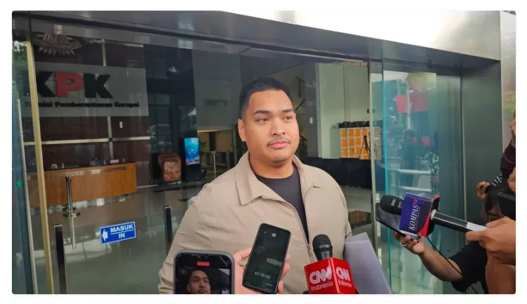Mantan Menpora Dito Ariotedjo usai menjalani pemeriksaan sebagai saksi dugaan korupsi kuota haji
