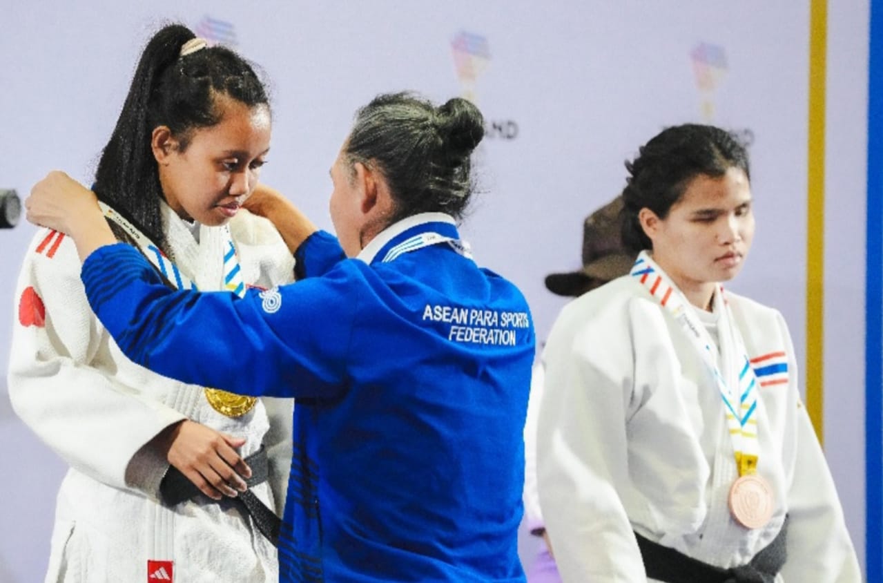 Peraih emas Asian Para Games Thailand, Novia Larassati