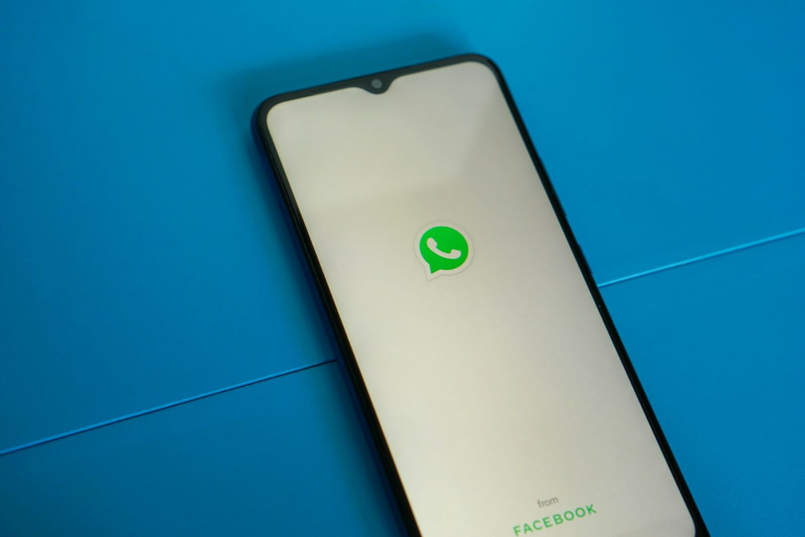 WhatsApp uji coba paket berlangganan bebas iklan.