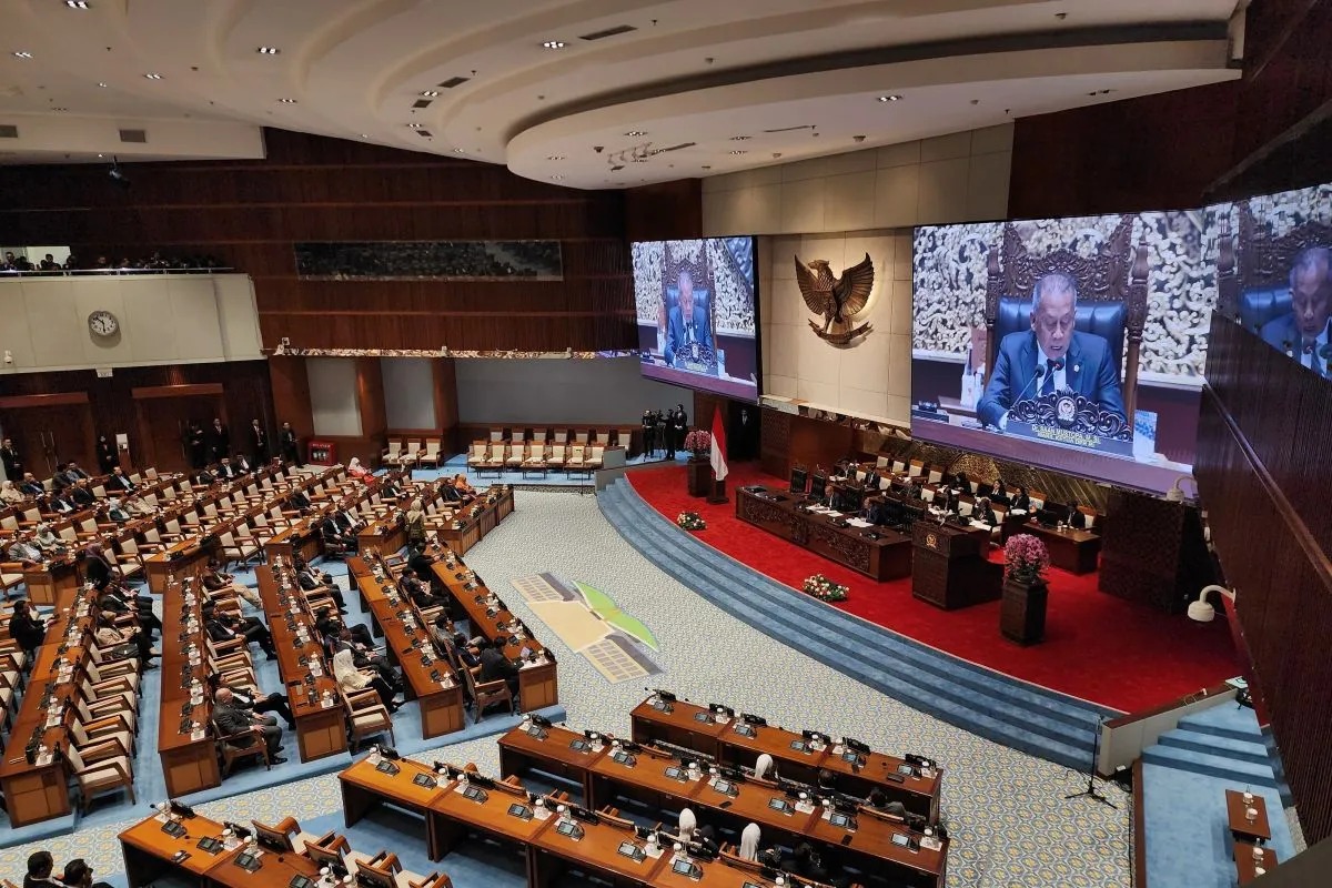 Wakil Ketua DPR RI Saan Mustopa saat memimpin rapat paripurna di kompleks parlemen
