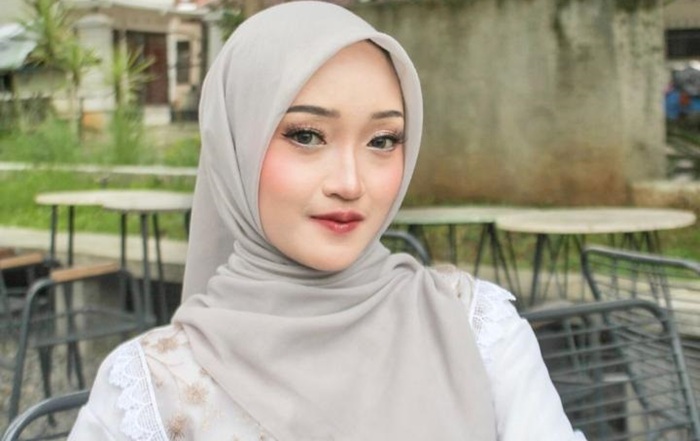 Amelia Rizky.