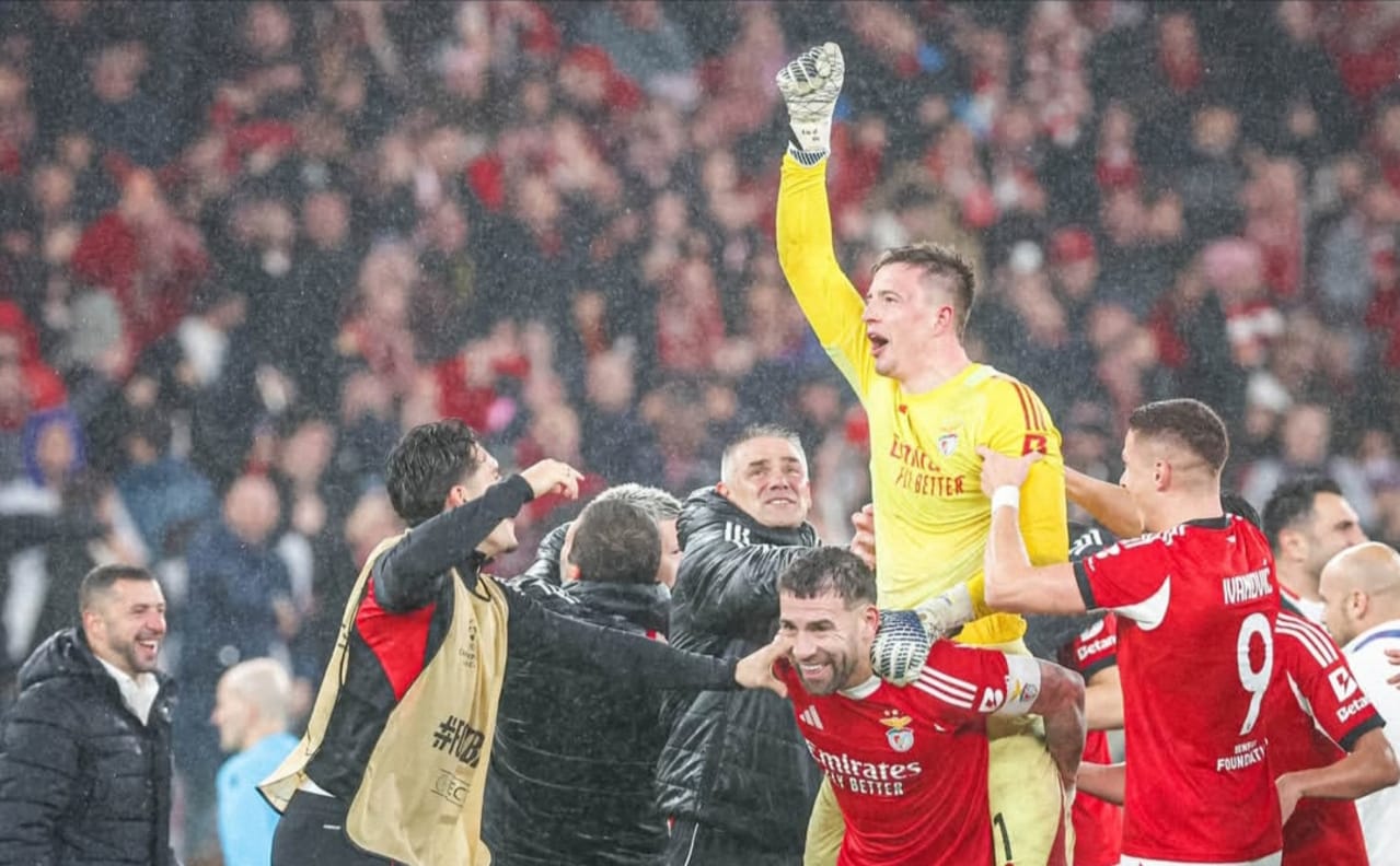 Selebrasi gol dari kiper Benfica, Anatoliy Trubin, ke gawang Real Madrid di menit ke-98.
