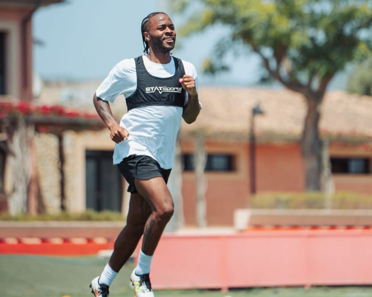 Raheem Sterling saat menjaga kebugaran fisiknya.