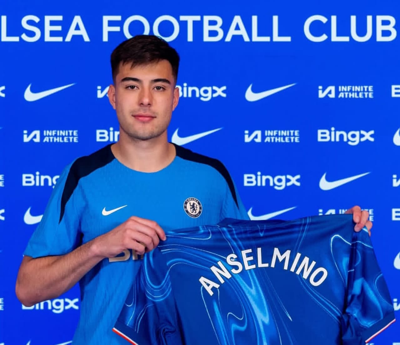 Awal kedatangan Aaron Anselmino ke Chelsea.