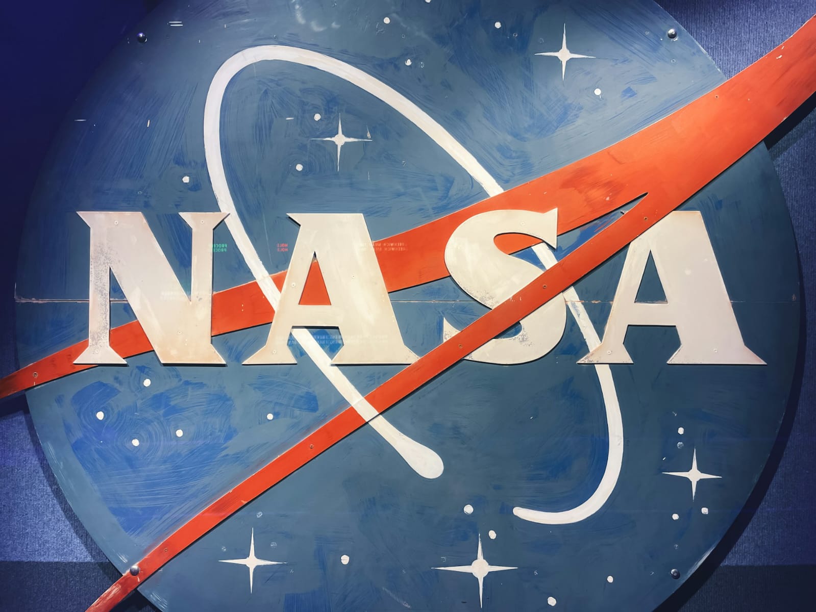 NASA putuskan untuk menunda misi Artemis 2 karena adanya kebocoran hidrogen.