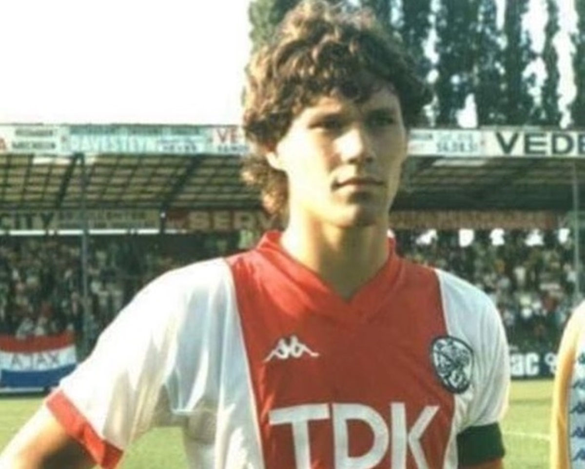 Data Transfermarkt menunjukkan Van Basten punya efisiensi gol tertinggi dalam sejarah Rossoneri.