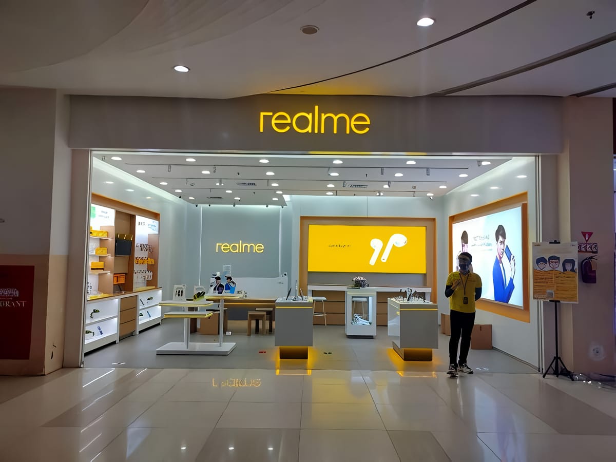 Realme dilaporkan PHK sebagian karyawan setelah bergabung dengan Oppo.