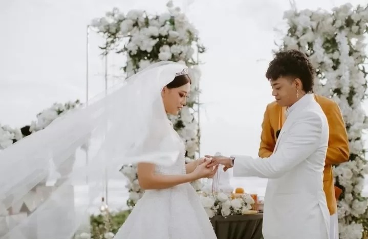 Momen Pernikahan Reza Arap dengan Wendy Walters.