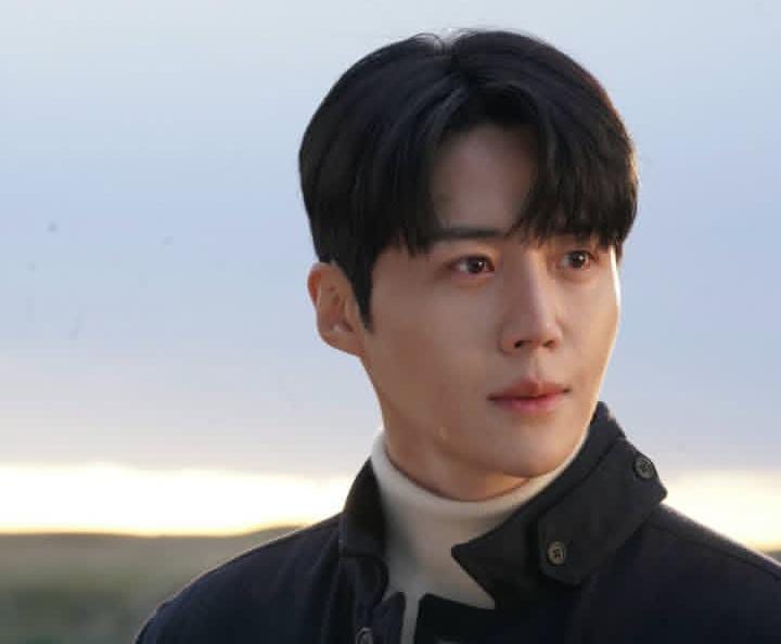 Kim Seon Ho adalah aktor papan atas Korea Selatan