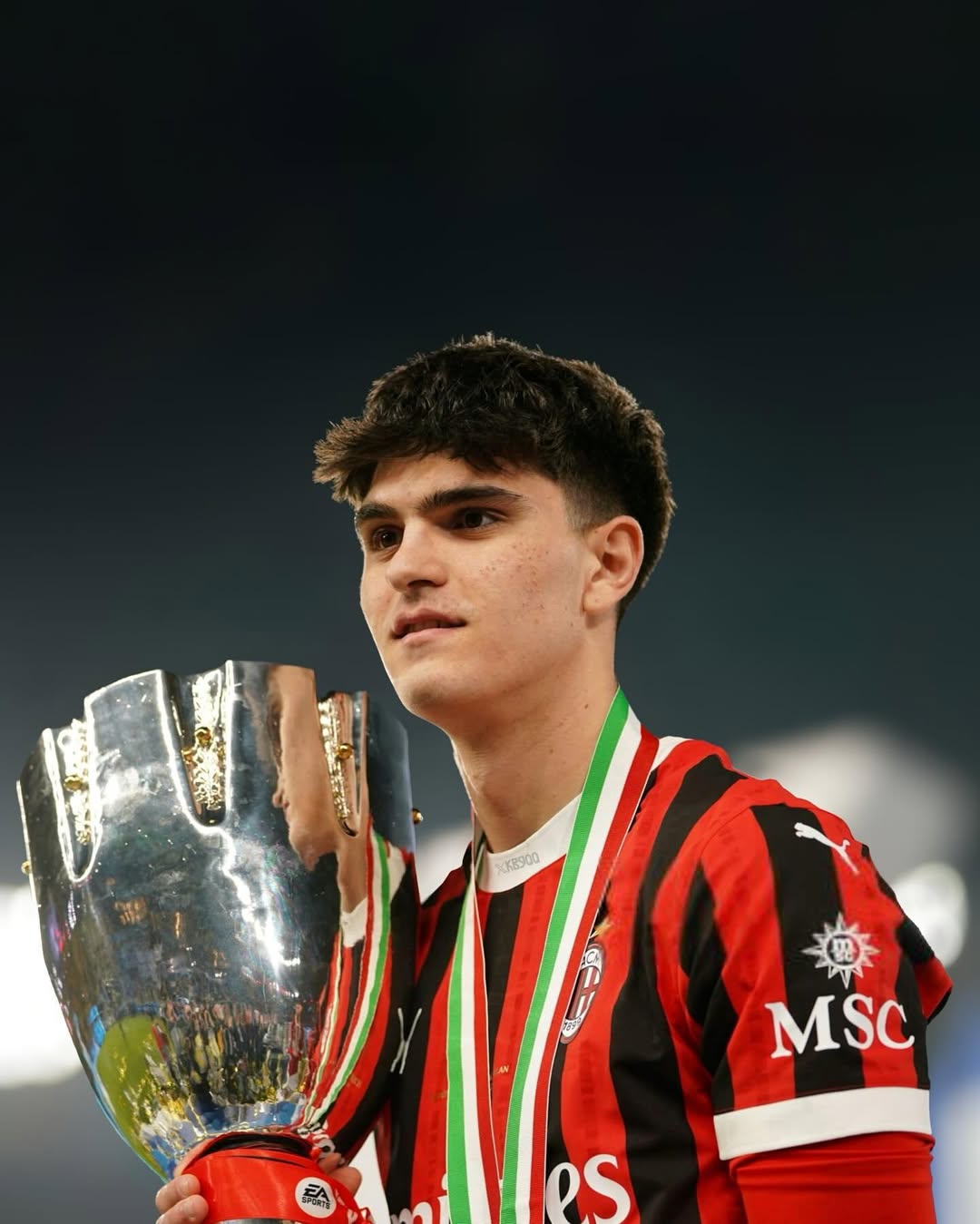 Bek kiri muda AC Milan Davide Bartesaghi mendapat sinyal kuat menuju timnas Italia