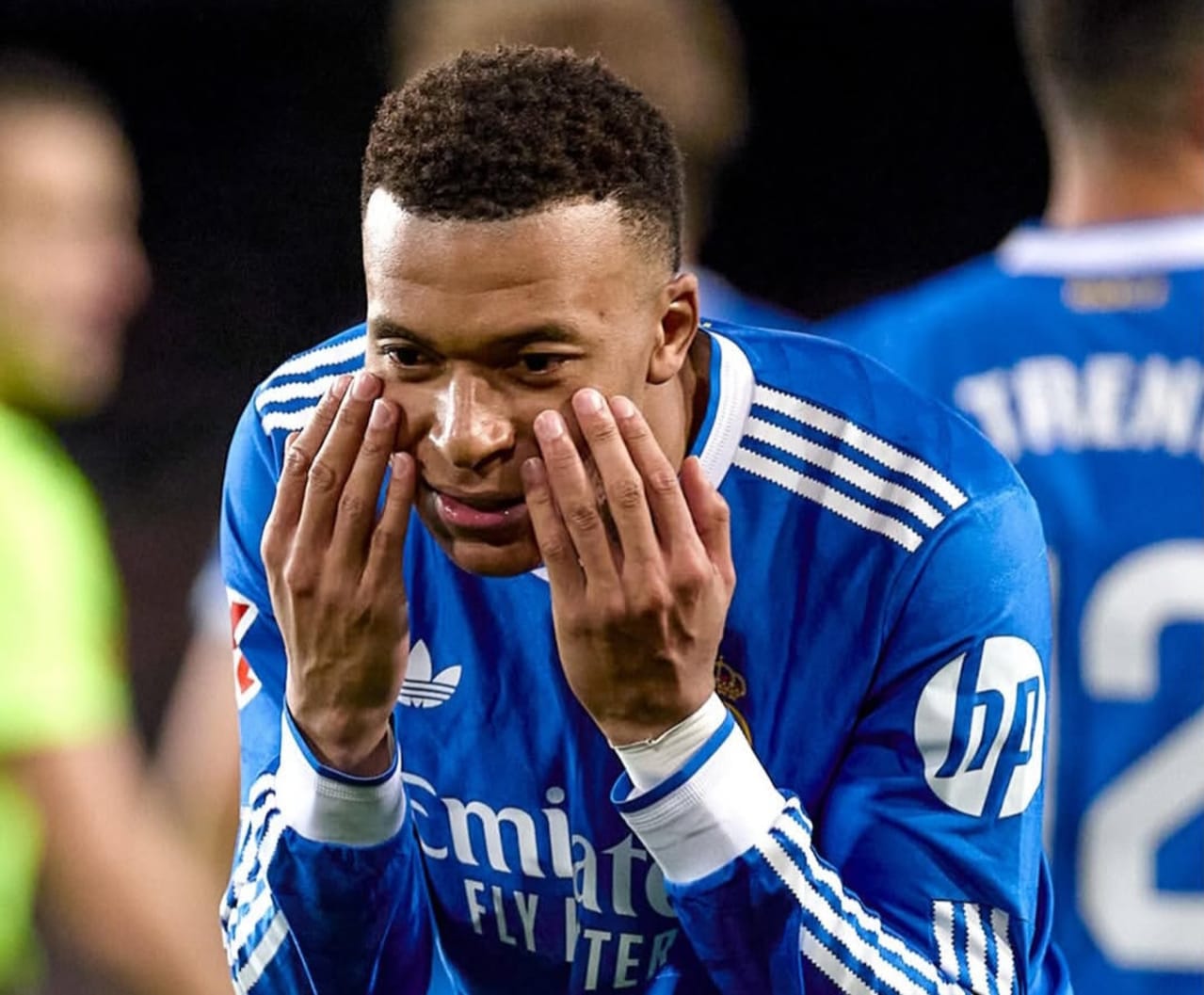 Aksi Kylian Mbappe usai cetak gol ke gawang Valencia.