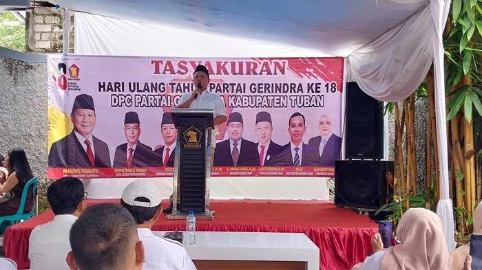 Ketua DPC Gerindra Tuban Lutfi Firmansyah ketika memberikan arahan kepada kadernya pada HUT ke-18 Partai Gerindra, Minggu (8/2).