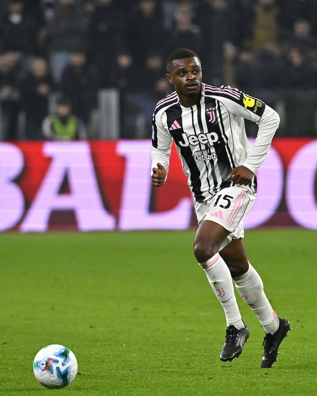 Meski dilirik klub papan atas Inggris, Juventus tak berniat melepas Pierre Kalulu