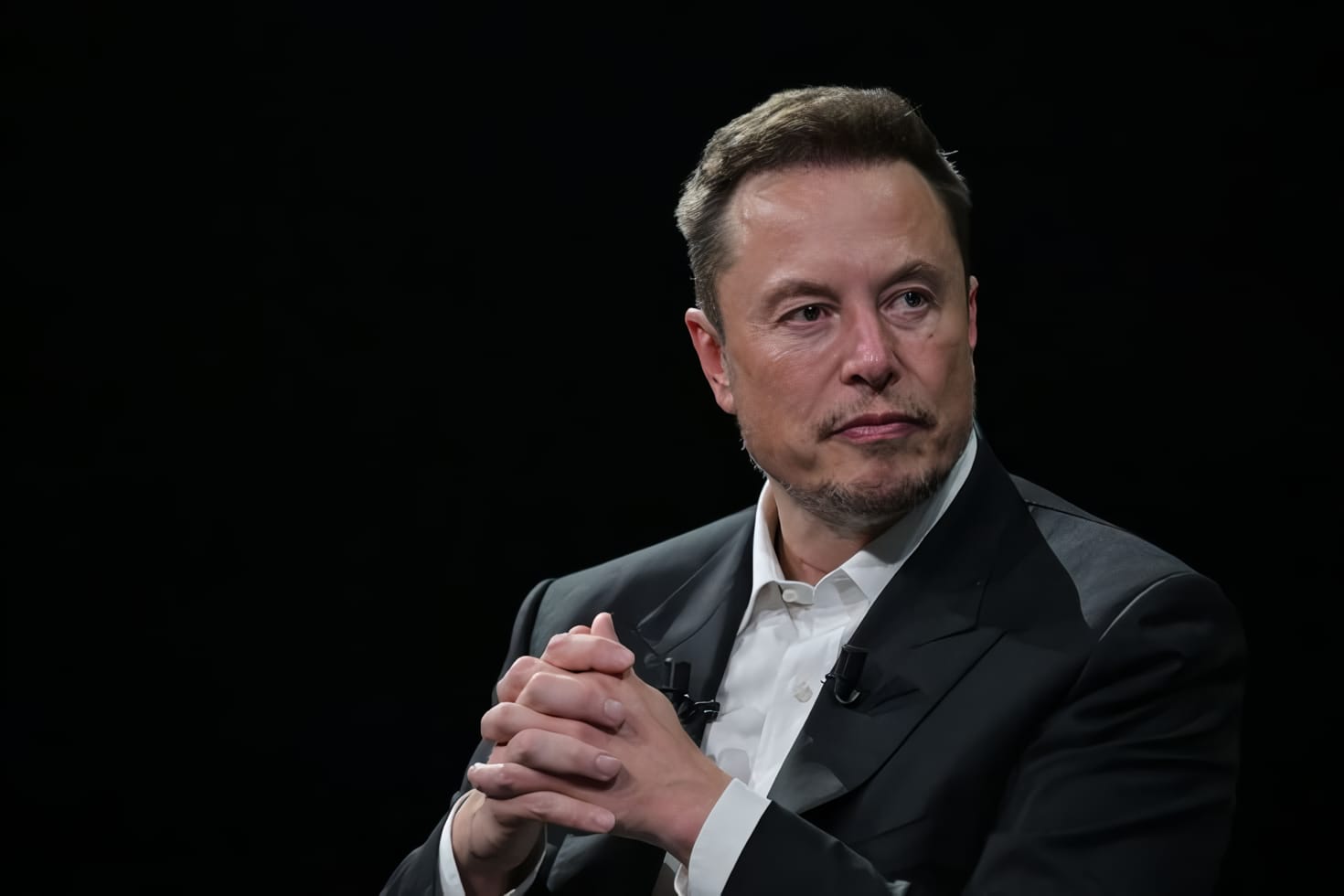 Elon Musk berambisi untuk bangun fasilitas satelit AI di Bulan.