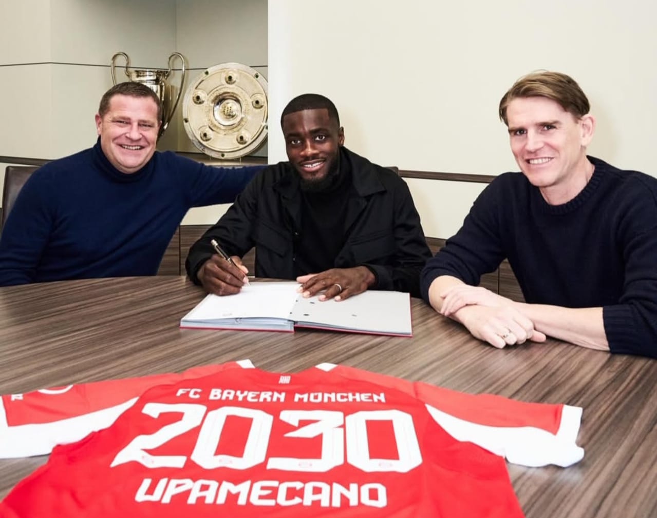 Dayot Upamecano resmi perpanjang kontrak bersama Bayer Munchen.
