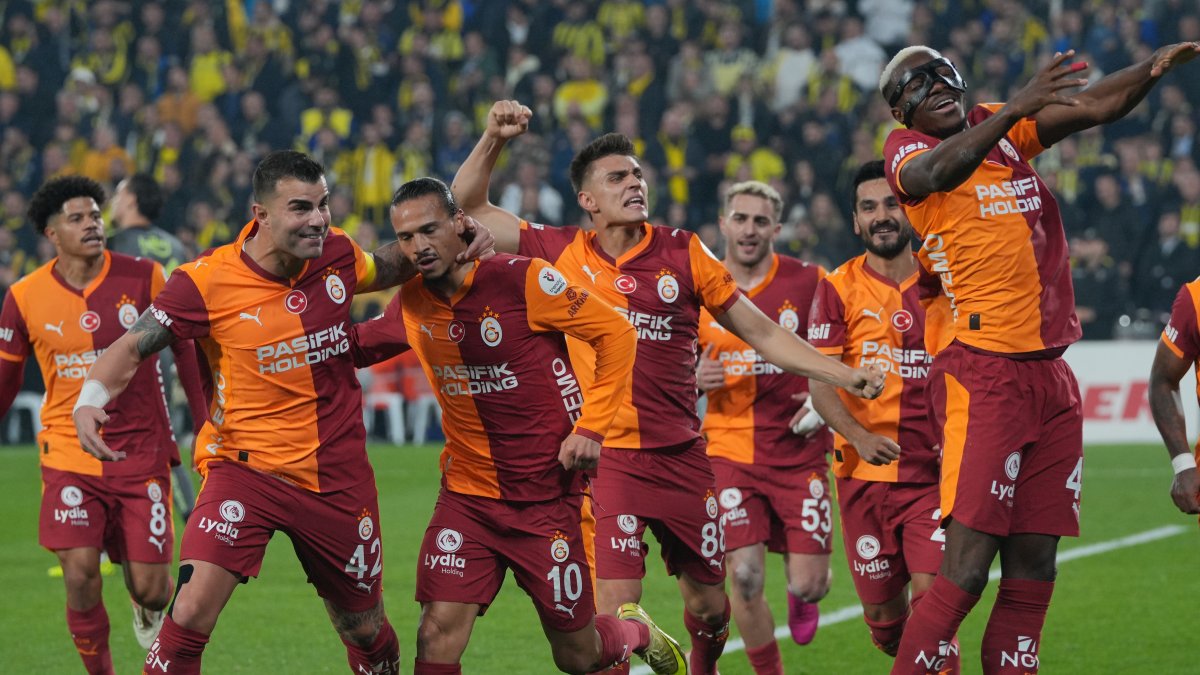 Galatasaray diunggulkan menang tipis atas Juventus pada leg pertama Liga Champions.