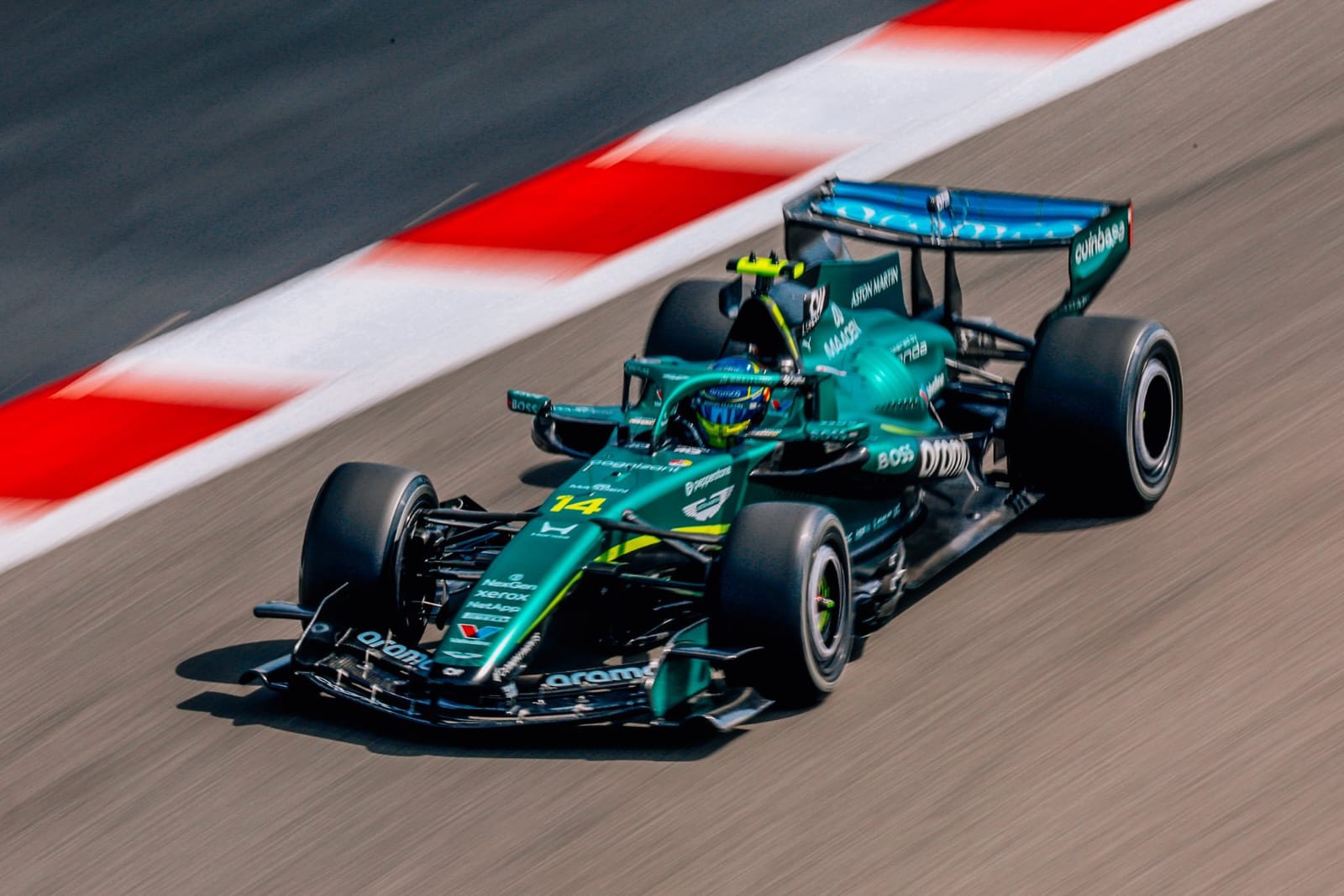 Fernando Alonso mengatakan dirinya tetap percaya pada proyek tim yang diketuai oleh Adrian Newey.