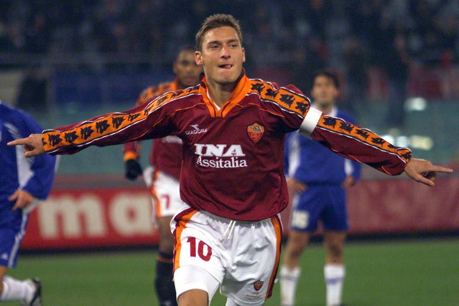Kisah karier Francesco Totti bersama AS Roma jadi ikon loyalitas langka di era sepak bola modern.
