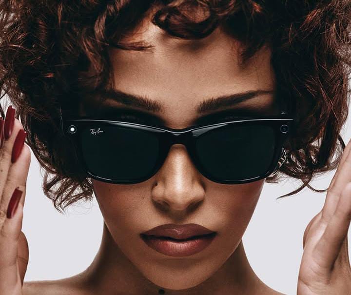 Ilustrasi memakai kacamata ray-ban Meta.