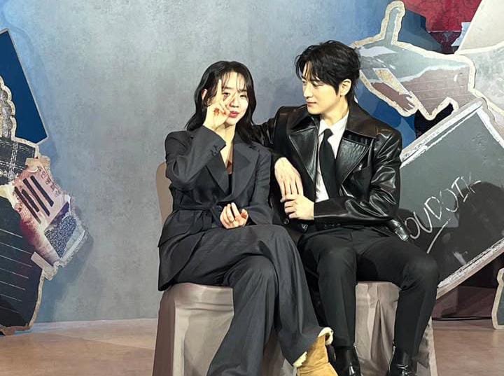 Para pemain The Art Of Sarah, Shin Hye-sun & Lee Jun-hyuk.