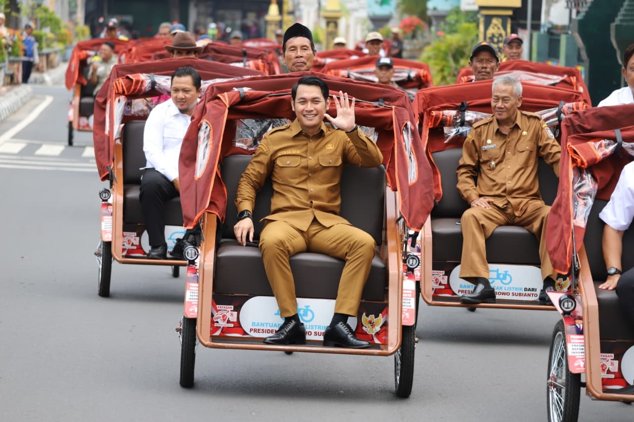 Bupati Aditya Halindra Faridzky bersama Wakil Bupati Joko Sarwono yang selalu bersama dalam setiap kegiatan.