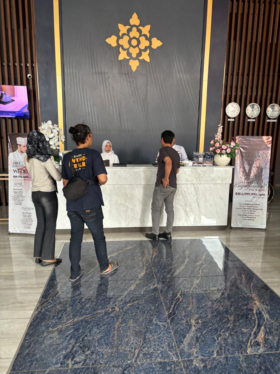 Unit Perlindungan Perempuan dan Anak (PPA) Satreskrim Polres Tuban saat proses komunikasi dengan pihak hotel