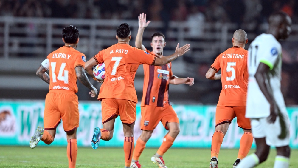 Borneo FC tampil lebih stabil dalam lima laga terakhir, sementara Dewa United masih inkonsisten di kompetisi domestik.