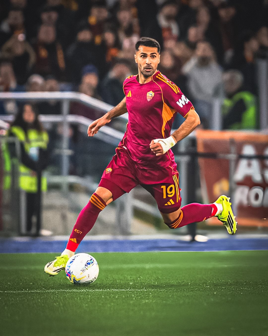 Status bebas transfer membuat bek Roma Zeki Celik dilirik banyak klub top Eropa