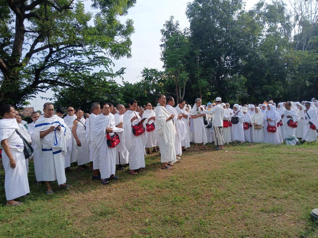 Calon jemaah haji dari wilayah Kecamatan Tuban dan Semanding mengikuti manasik di Asrama Haji Tuban.