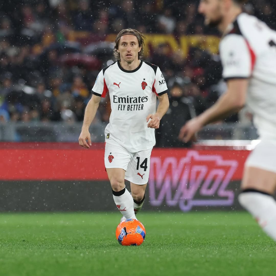 Milan bergerak tiap hari meyakinkan Modrić bertahan satu musim lagi demi stabilitas tim.