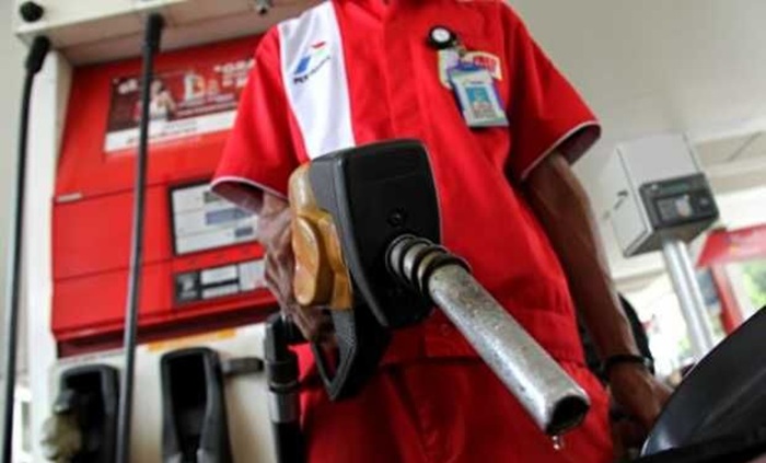 Ilustrasi pegawai SPBU.