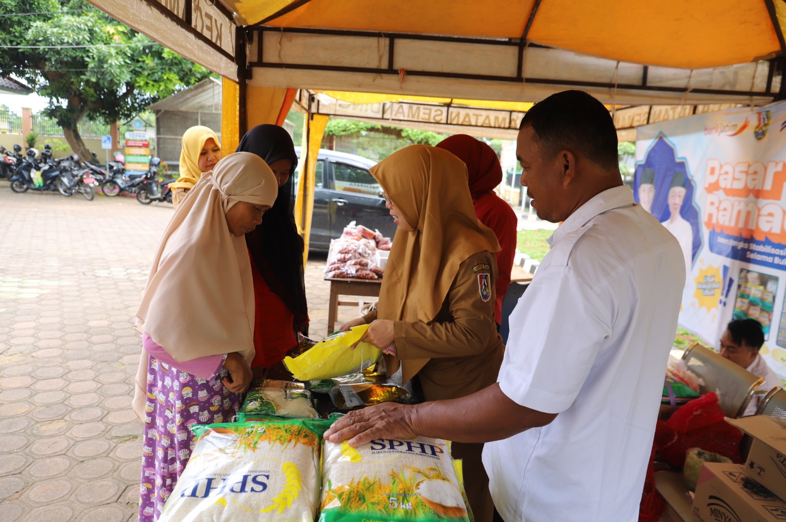 Stok sembako di Tuban aman. Pemkab siapkan operasi pasar selama Ramadan 1447 H.
